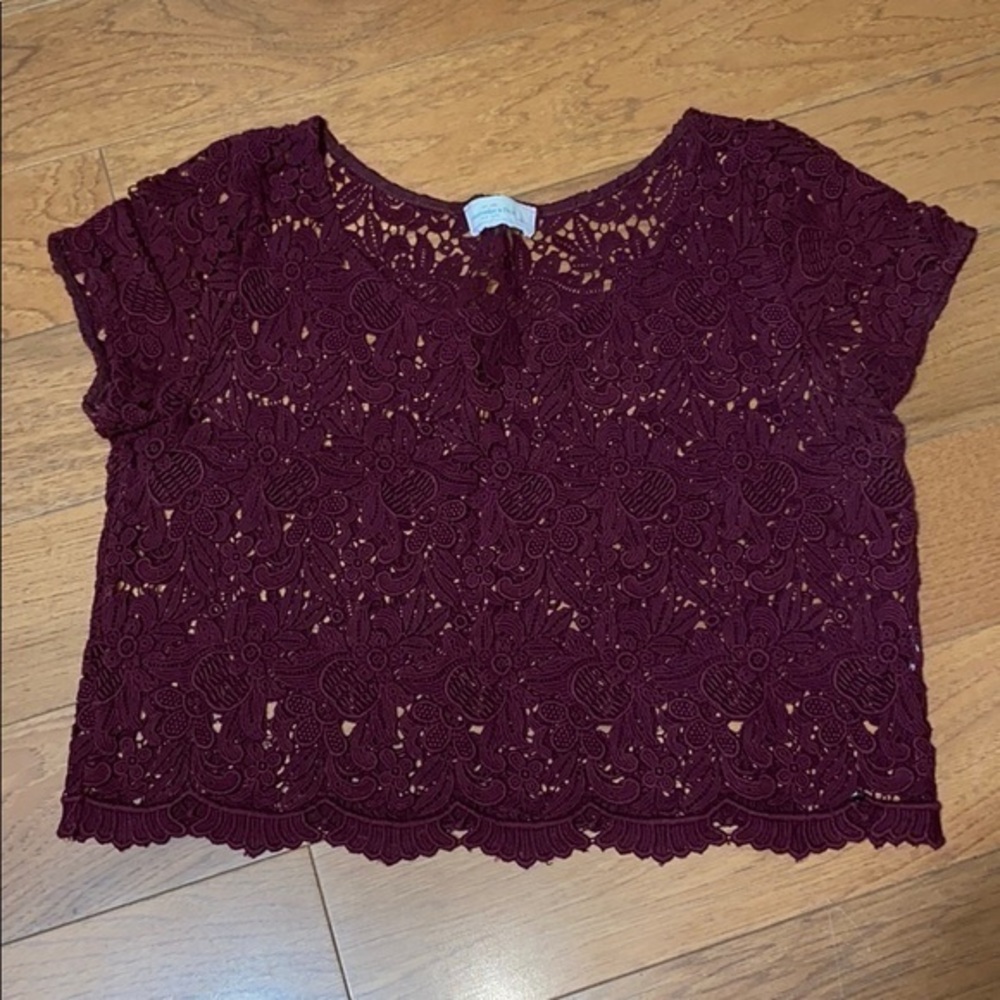 Abercrombie & Fitch lace crop tee